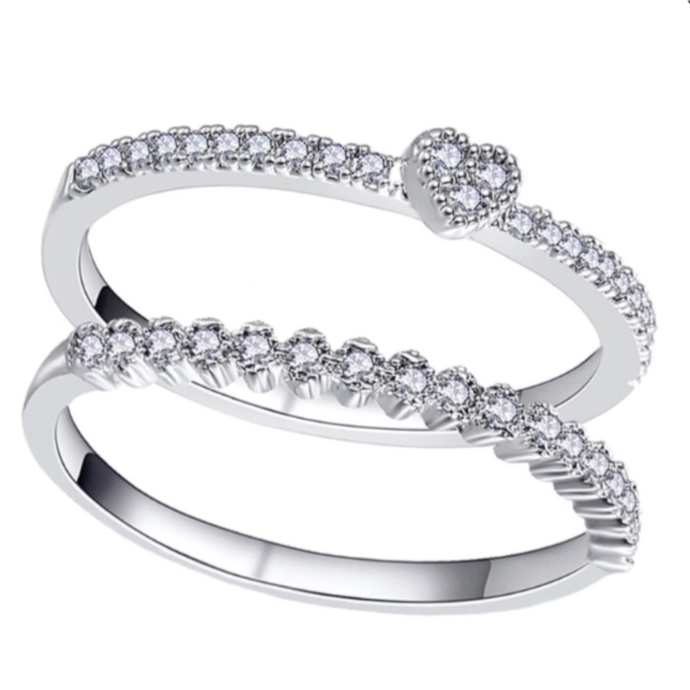 💚 NWOT Bling Bling CZ Ring Set (Set of 2) 💚